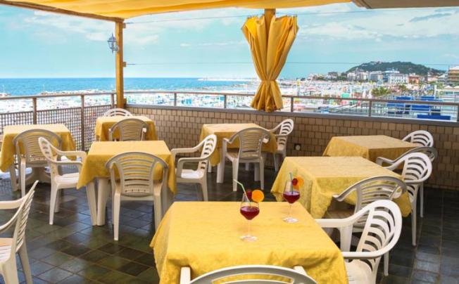 Фото отеля Napoleon Beach Hotel