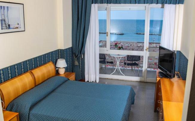 Фото отеля Napoleon Beach Hotel