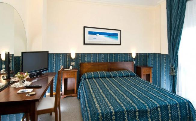Фото отеля Napoleon Beach Hotel