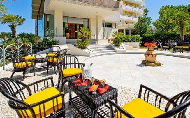 Фото отеля Napoleon Beach Hotel
