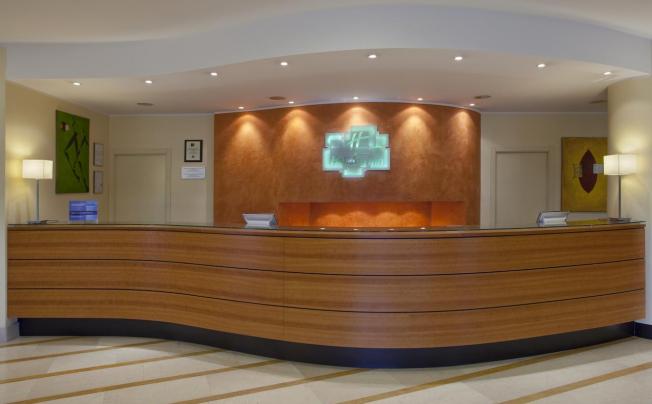 Фото отеля Holiday Inn Cagliari