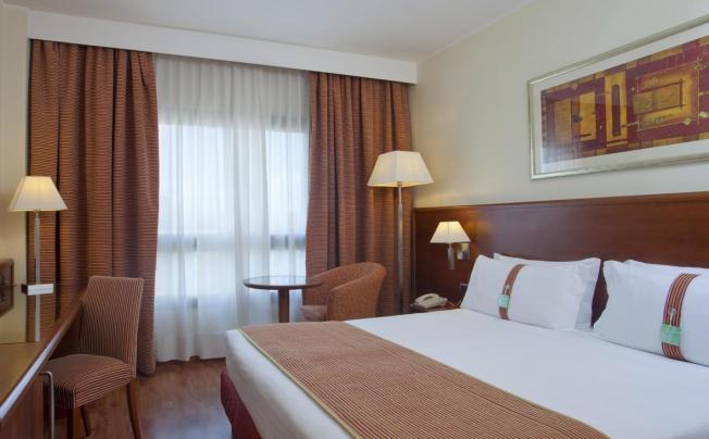 Фото отеля Holiday Inn Cagliari