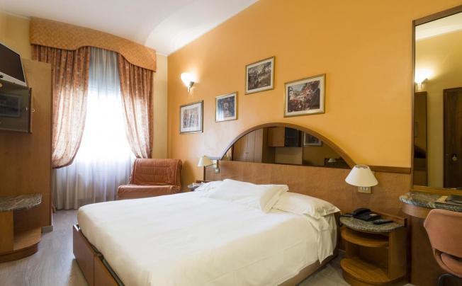 Фото отеля Hotel Carrobbio Milano