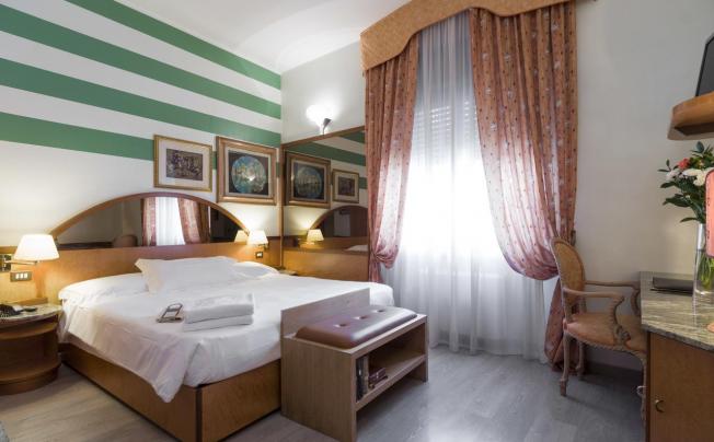 Фото отеля Hotel Carrobbio Milano