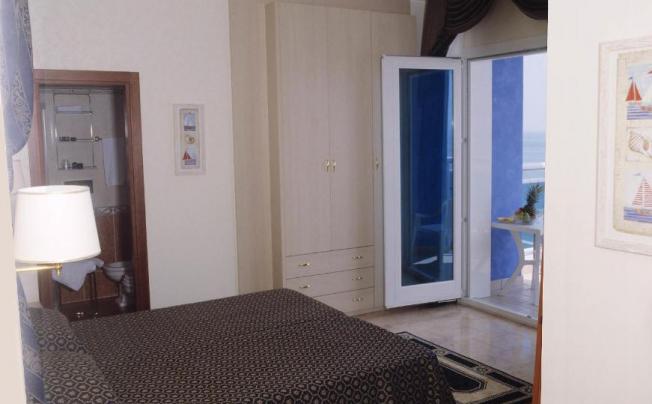 Фото отеля Caravelle Hotel