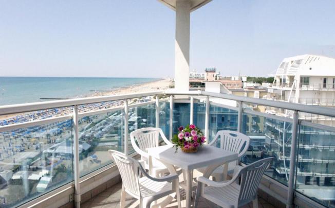 Фото отеля Caravelle Hotel