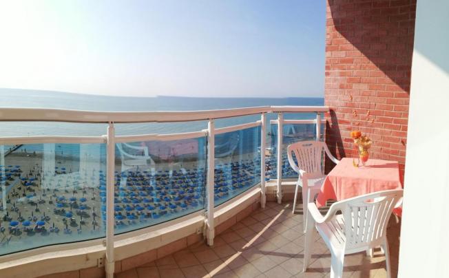 Фото отеля Caravelle Hotel