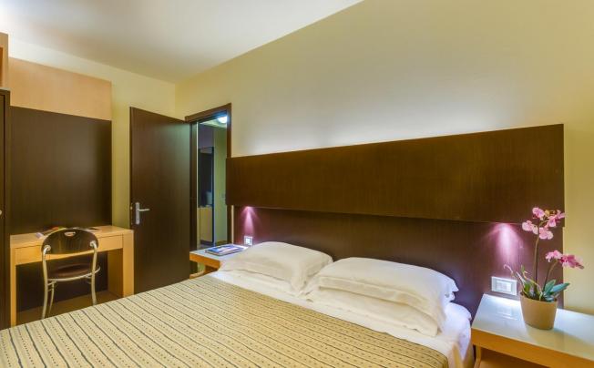 Фото отеля RADA SIRI HOTEL