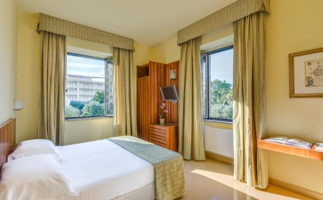 Фото отеля RADA SIRI HOTEL