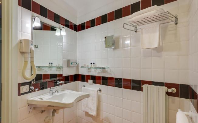 Фото отеля RADA SIRI HOTEL