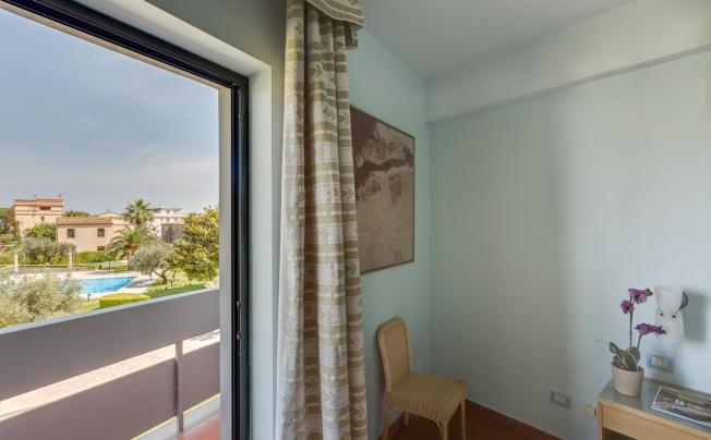 Фото отеля RADA SIRI HOTEL