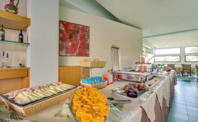 Фото отеля RADA SIRI HOTEL