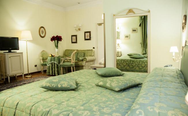 Фото отеля Daniel's Hotel