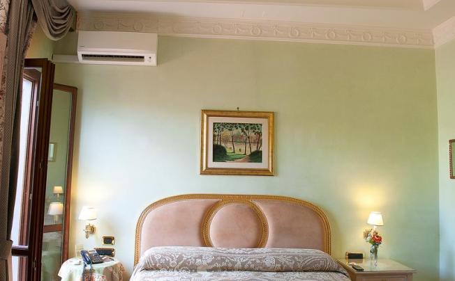 Фото отеля Daniel's Hotel