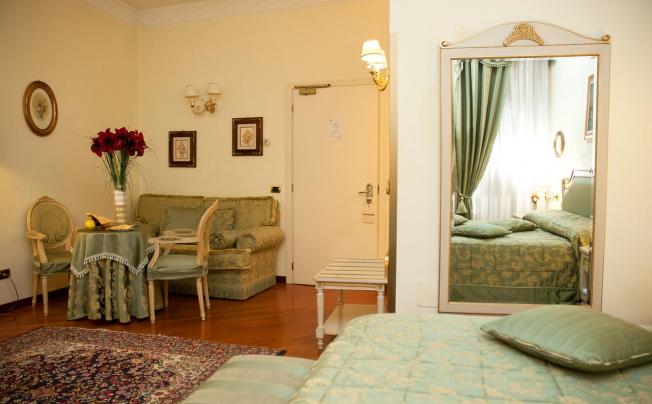 Фото отеля Daniel's Hotel