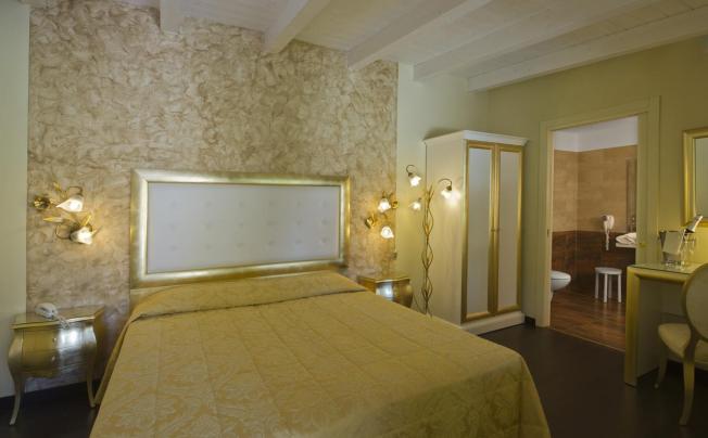 Фото отеля Viktoria Palace Hotel