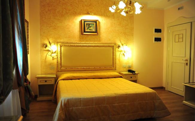 Фото отеля Viktoria Palace Hotel