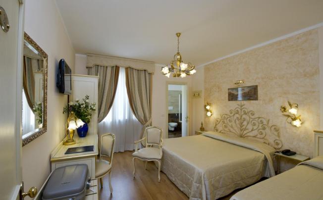 Фото отеля Viktoria Palace Hotel