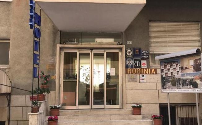 Фото отеля Robinia Hotel