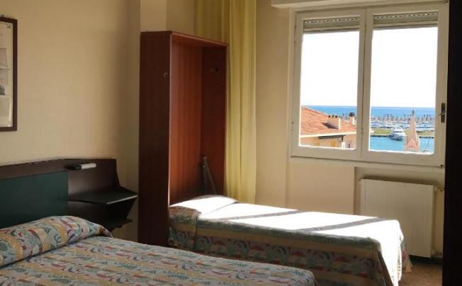 Фото отеля Robinia Hotel