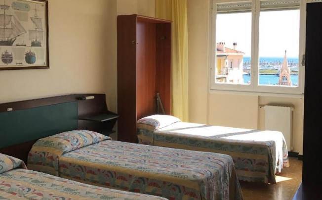 Фото отеля Robinia Hotel