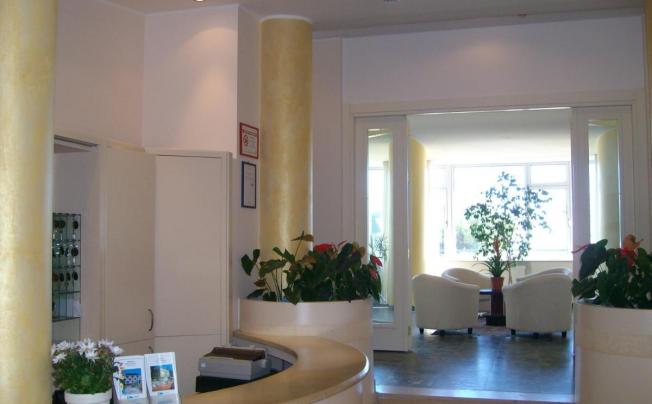Фото отеля Robinia Hotel