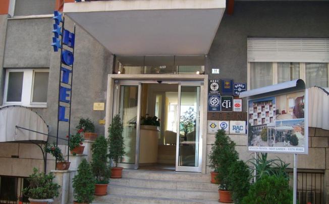 Фото отеля Robinia Hotel