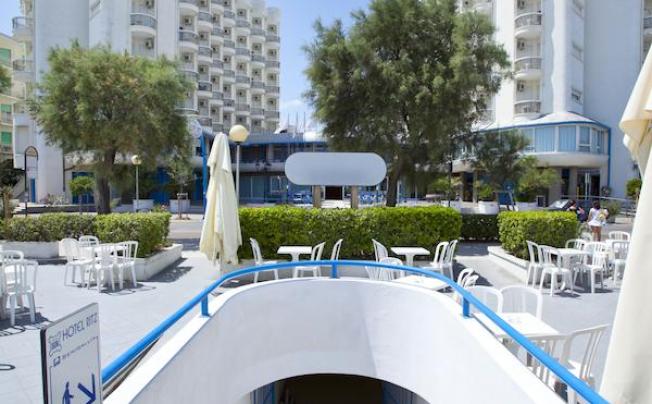 Фото отеля Ritz Hotel