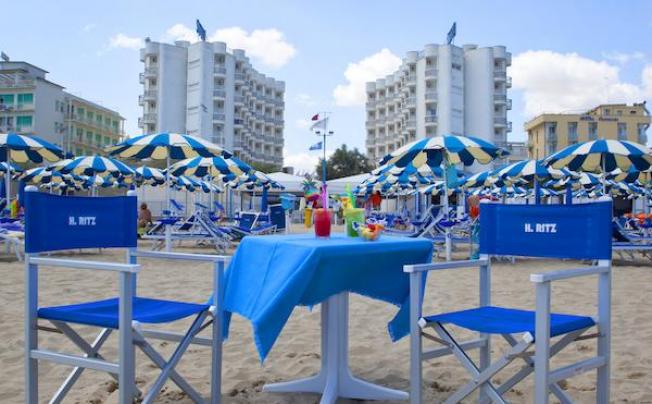 Фото отеля Ritz Hotel