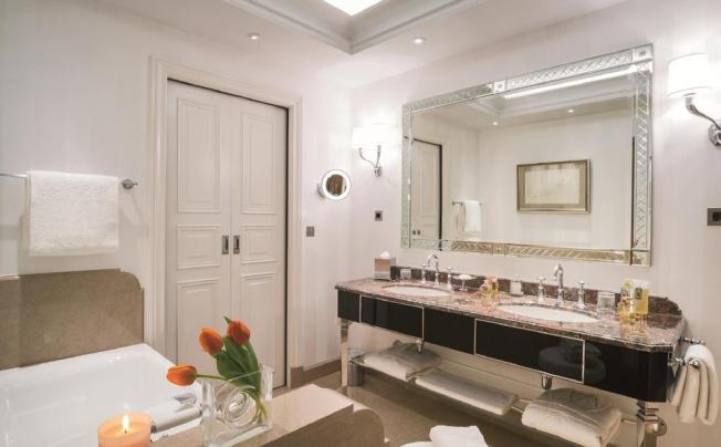 Фото отеля PALAZZO PARIGI HOTEL & GRAND SPA 