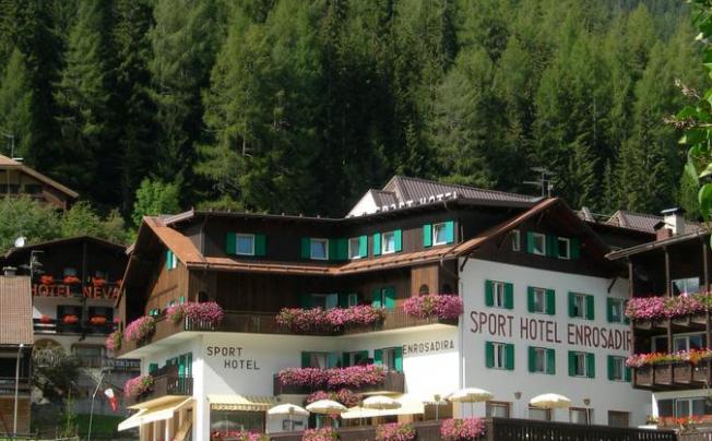 Фото отеля Sport hotel enrosadira