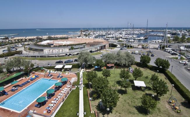 Фото отеля Hotel St Gregory Park