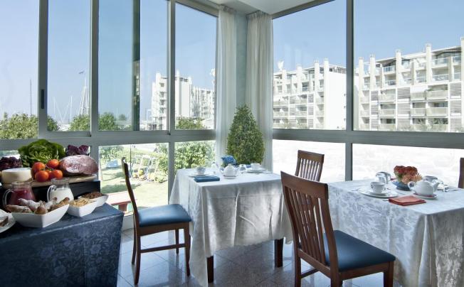 Фото отеля Hotel St Gregory Park