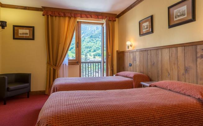Фото отеля Crampon Hotel