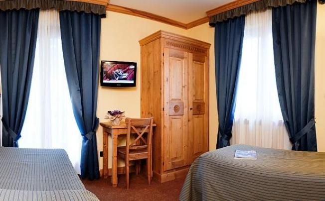 Фото отеля Crampon Hotel