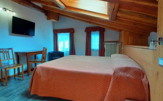 Фото отеля Crampon Hotel