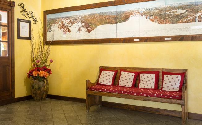 Фото отеля Crampon Hotel