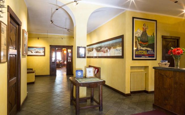 Фото отеля Crampon Hotel