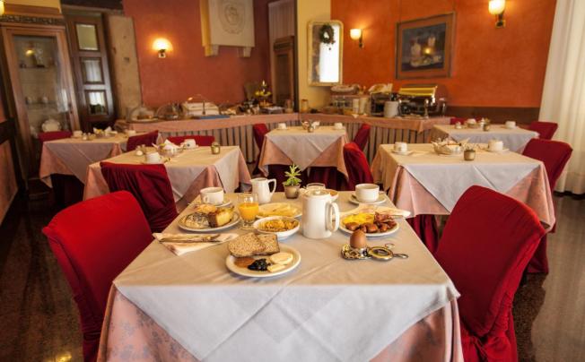Фото отеля Colomba d'Oro Hotel