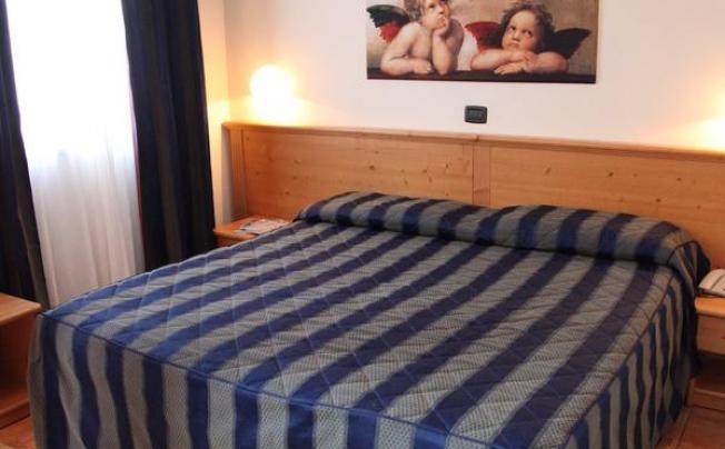 Фото отеля Alpechiara Hotel