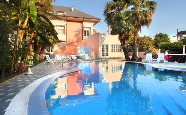 Фото отеля Regent Beach Hotel & Apartment