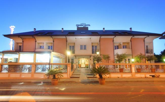 Фото отеля Regent Beach Hotel & Apartment