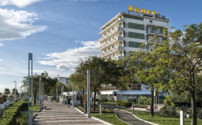 Фото отеля Abner's Hotel