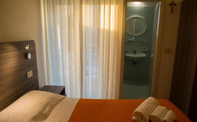 Фото отеля Madison Hotel