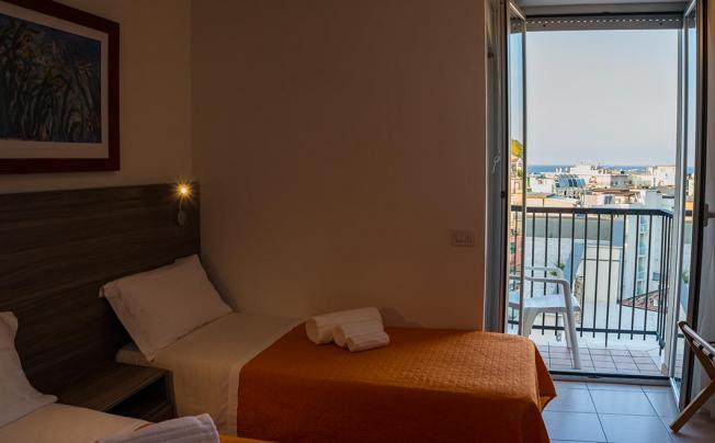 Фото отеля Madison Hotel