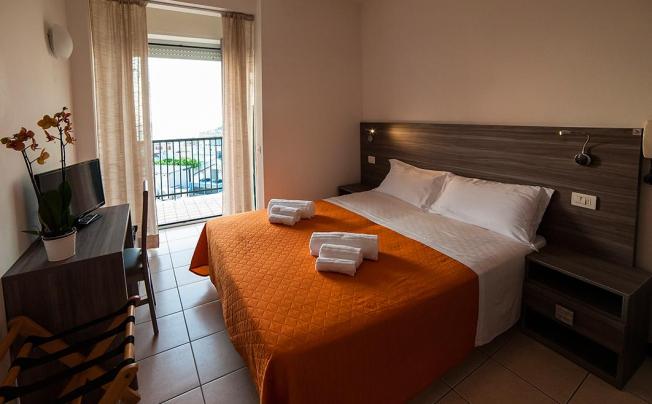 Фото отеля Madison Hotel