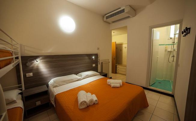Фото отеля Madison Hotel