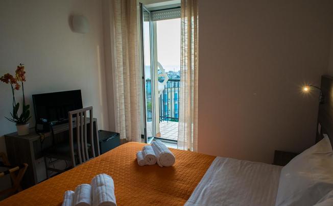 Фото отеля Madison Hotel