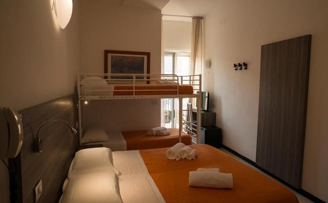 Фото отеля Madison Hotel