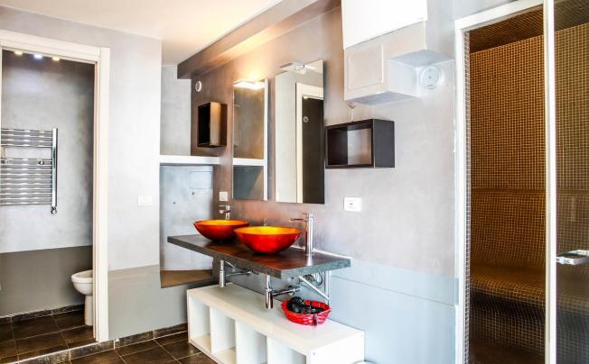 Фото отеля C. Luxury Palace & Hostel
